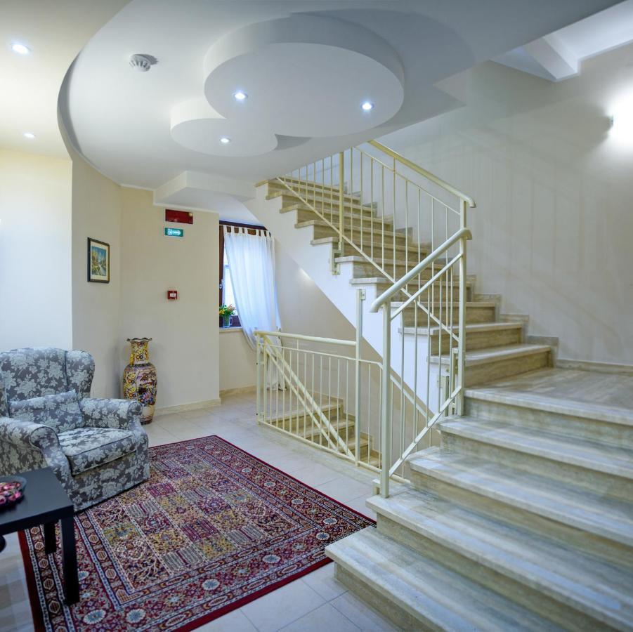 Flora Hotel Тоди Экстерьер фото