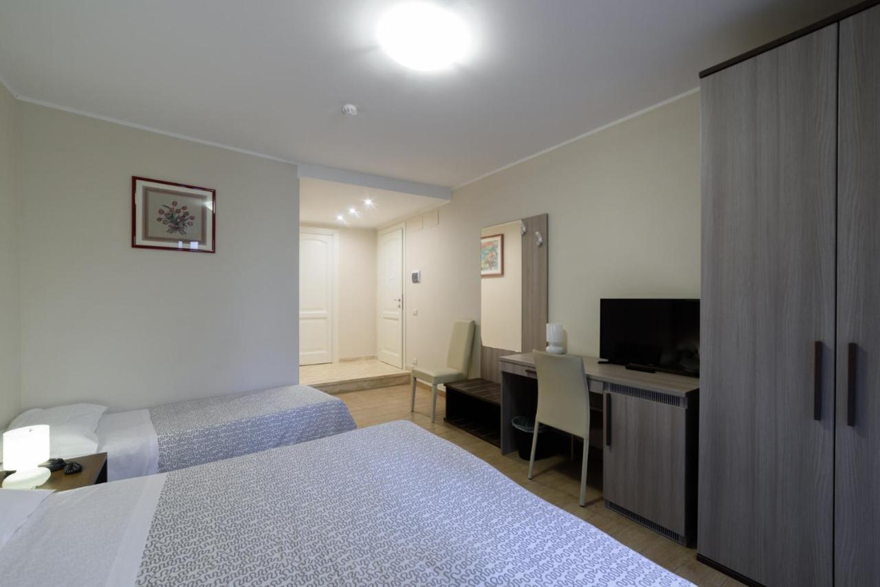 Flora Hotel Тоди Экстерьер фото